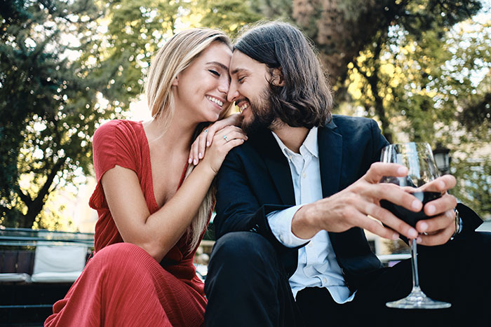 41YO Guy Pretends To Be A Decade Younger, GF Horrified And Confused After Learning The Truth