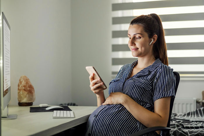 Overbearing FMIL Tries To Snatch Baby Name Announcement, Ends Up Announcing The Wrong One Overbearing FMIL Tries To Snatch Baby Name Announcement, Ends Up Announcing The Wrong One