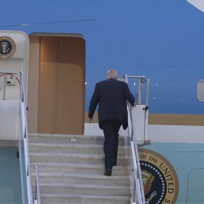 Trump “Struggles” To Power Through Public Appearance, Then A New Health Concern Steals The Spotlight Trump “Struggles” To Power Through Public Appearance, Then A New Health Concern Steals The Spotlight