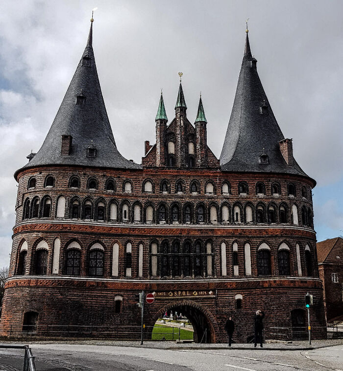 137 Examples Of Architecture So Beautiful, It Almost Looks Unreal (New Pics) 137 Examples Of Architecture So Beautiful, It Almost Looks Unreal (New Pics)