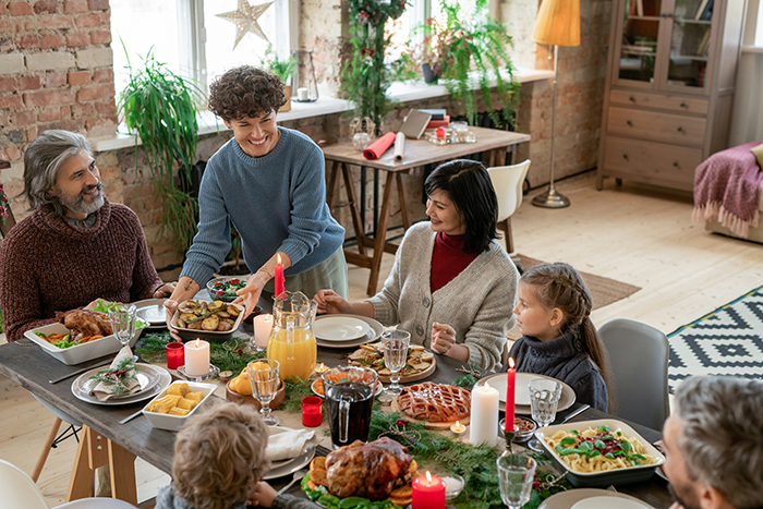 Daughter Defends Her BF&rsquo;s Bizarre And Costly Dinner Table Habit After Mom Asks To Make Him Stop It