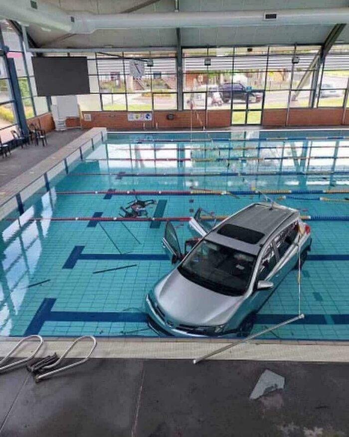 92 Pictures Of People Who Probably Shouldn’t Have A License: “Can’t Park There Mate” 92 Pictures Of People Who Probably Shouldn’t Have A License: “Can’t Park There Mate”
