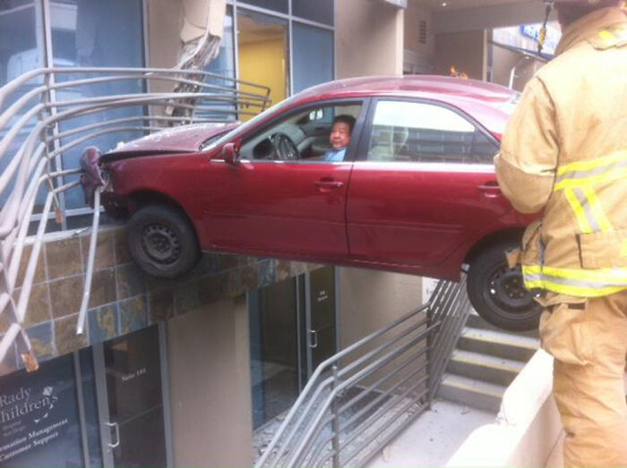 92 Pictures Of People Who Probably Shouldn’t Have A License: “Can’t Park There Mate” 92 Pictures Of People Who Probably Shouldn’t Have A License: “Can’t Park There Mate”