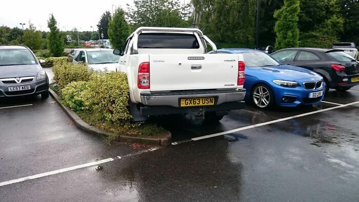 92 Pictures Of People Who Probably Shouldn’t Have A License: “Can’t Park There Mate” 92 Pictures Of People Who Probably Shouldn’t Have A License: “Can’t Park There Mate”