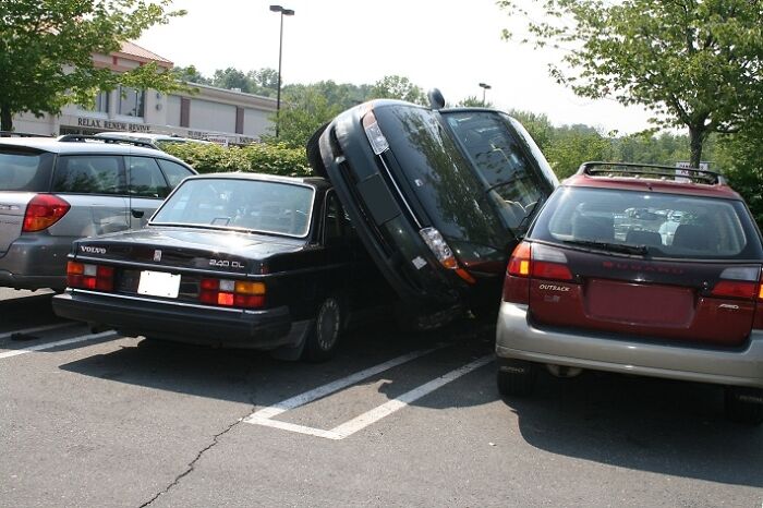 92 Pictures Of People Who Probably Shouldn’t Have A License: “Can’t Park There Mate” 92 Pictures Of People Who Probably Shouldn’t Have A License: “Can’t Park There Mate”