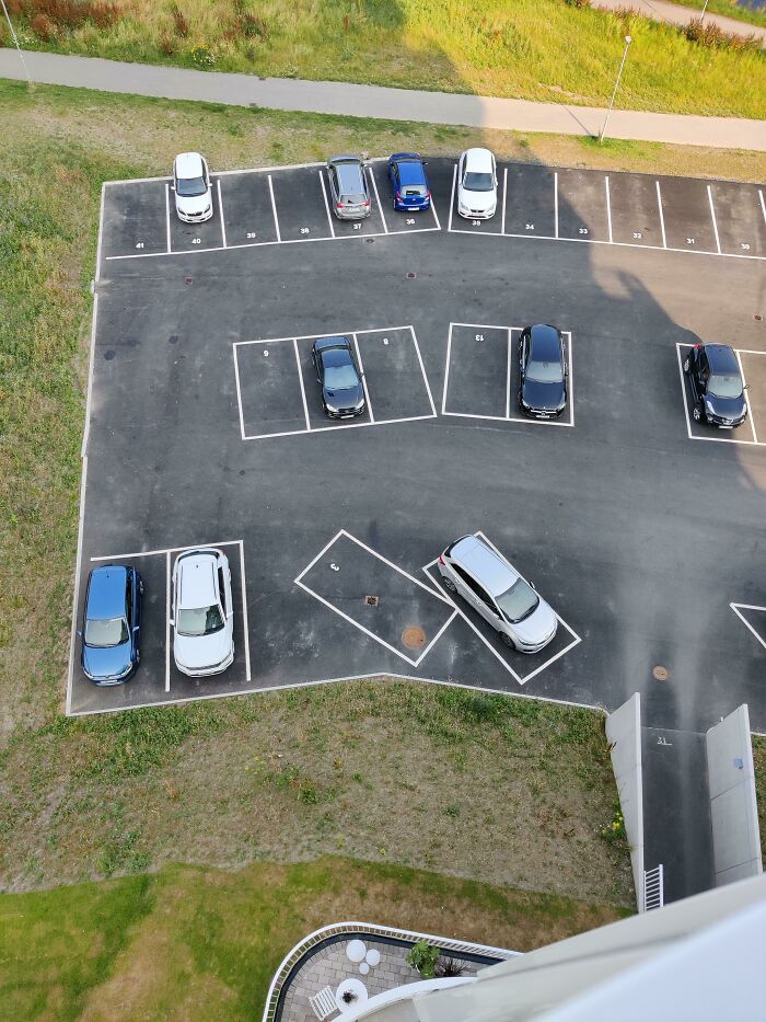 92 Pictures Of People Who Probably Shouldn’t Have A License: “Can’t Park There Mate” 92 Pictures Of People Who Probably Shouldn’t Have A License: “Can’t Park There Mate”