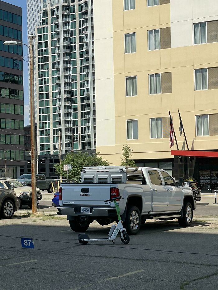 92 Pictures Of People Who Probably Shouldn’t Have A License: “Can’t Park There Mate” 92 Pictures Of People Who Probably Shouldn’t Have A License: “Can’t Park There Mate”