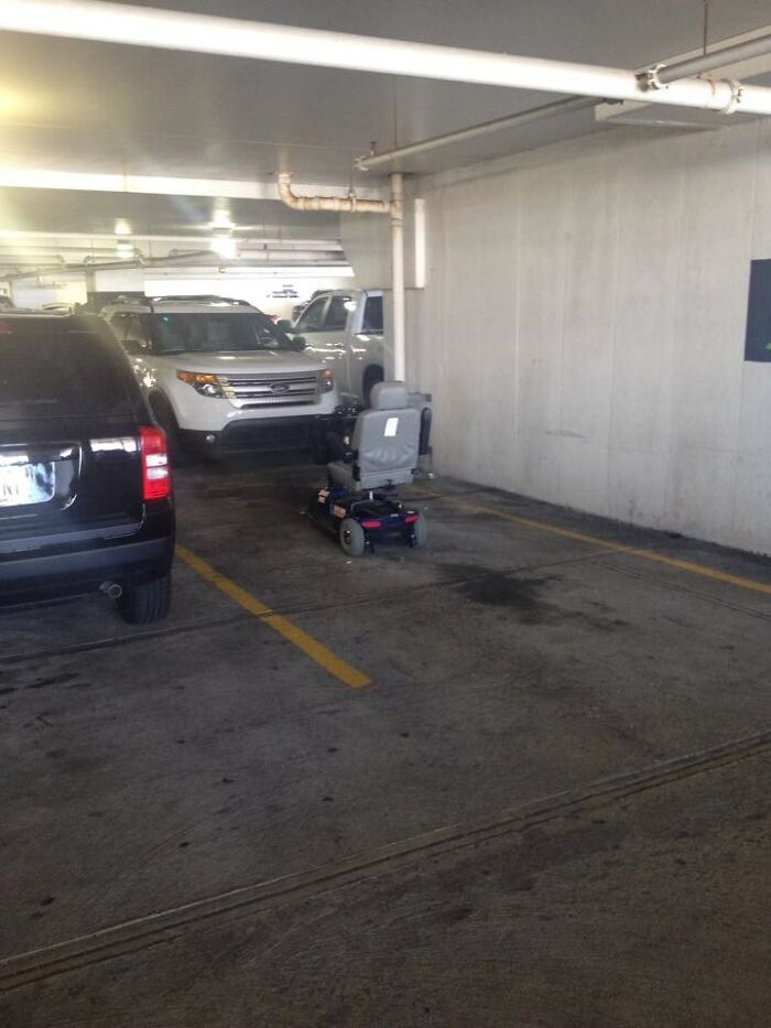 92 Pictures Of People Who Probably Shouldn’t Have A License: “Can’t Park There Mate” 92 Pictures Of People Who Probably Shouldn’t Have A License: “Can’t Park There Mate”