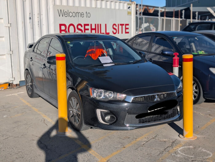92 Pictures Of People Who Probably Shouldn’t Have A License: “Can’t Park There Mate” 92 Pictures Of People Who Probably Shouldn’t Have A License: “Can’t Park There Mate”