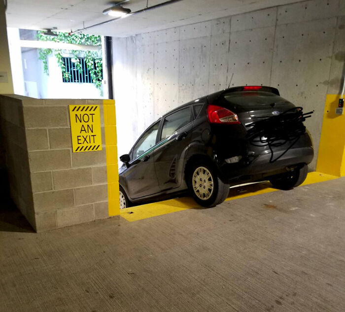 92 Pictures Of People Who Probably Shouldn’t Have A License: “Can’t Park There Mate” 92 Pictures Of People Who Probably Shouldn’t Have A License: “Can’t Park There Mate”