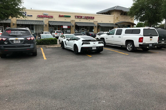 92 Pictures Of People Who Probably Shouldn’t Have A License: “Can’t Park There Mate” 92 Pictures Of People Who Probably Shouldn’t Have A License: “Can’t Park There Mate”