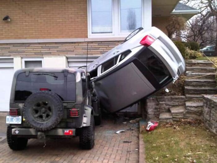 92 Pictures Of People Who Probably Shouldn’t Have A License: “Can’t Park There Mate” 92 Pictures Of People Who Probably Shouldn’t Have A License: “Can’t Park There Mate”
