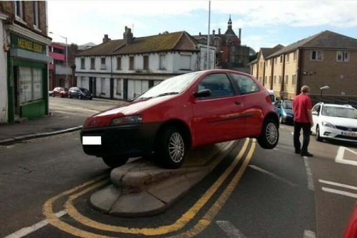 92 Pictures Of People Who Probably Shouldn’t Have A License: “Can’t Park There Mate” 92 Pictures Of People Who Probably Shouldn’t Have A License: “Can’t Park There Mate”