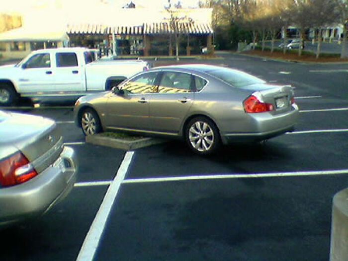 92 Pictures Of People Who Probably Shouldn’t Have A License: “Can’t Park There Mate” 92 Pictures Of People Who Probably Shouldn’t Have A License: “Can’t Park There Mate”