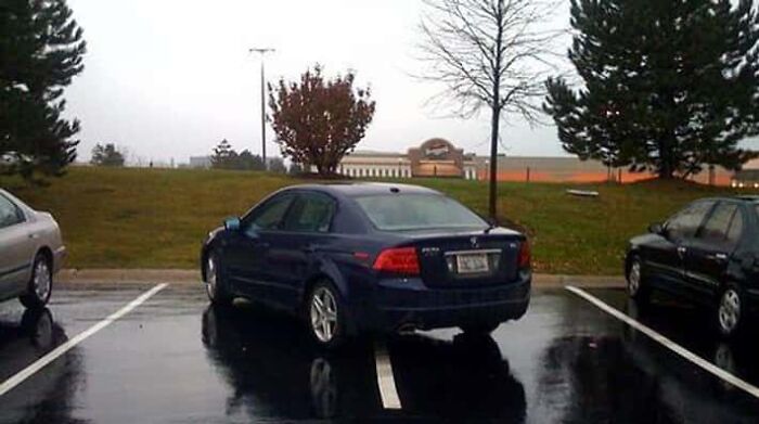92 Pictures Of People Who Probably Shouldn’t Have A License: “Can’t Park There Mate” 92 Pictures Of People Who Probably Shouldn’t Have A License: “Can’t Park There Mate”