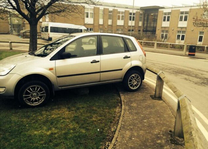 92 Pictures Of People Who Probably Shouldn’t Have A License: “Can’t Park There Mate” 92 Pictures Of People Who Probably Shouldn’t Have A License: “Can’t Park There Mate”