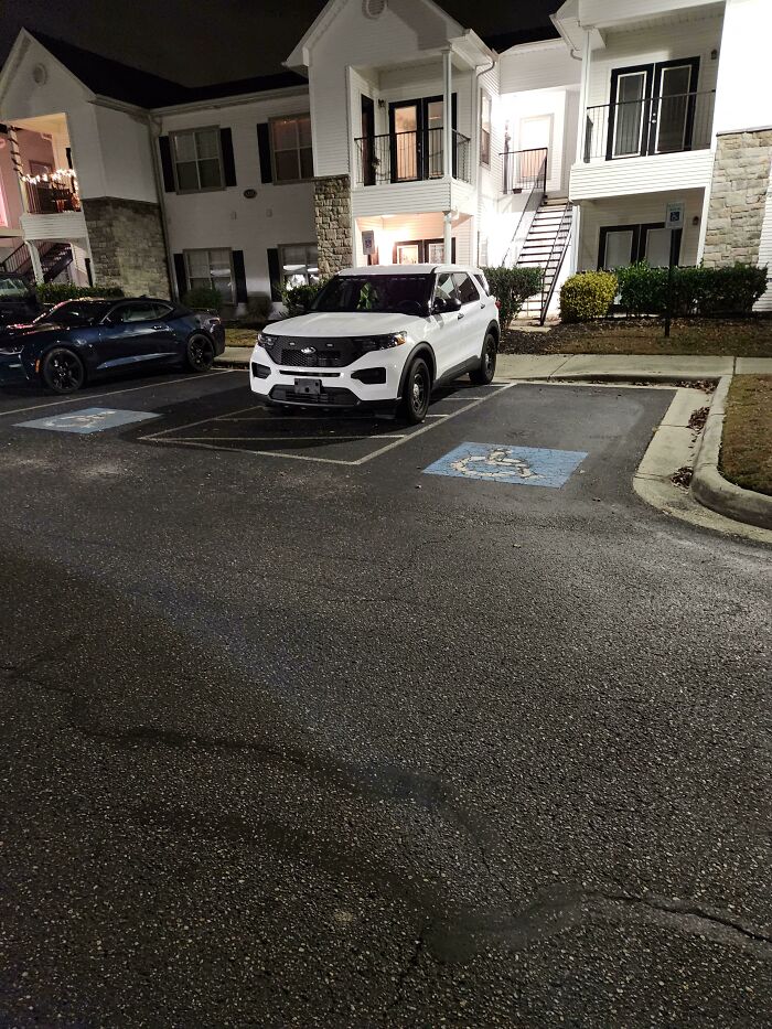 92 Pictures Of People Who Probably Shouldn’t Have A License: “Can’t Park There Mate” 92 Pictures Of People Who Probably Shouldn’t Have A License: “Can’t Park There Mate”