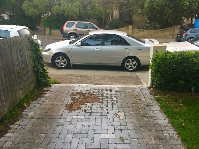 92 Pictures Of People Who Probably Shouldn’t Have A License: “Can’t Park There Mate” 92 Pictures Of People Who Probably Shouldn’t Have A License: “Can’t Park There Mate”