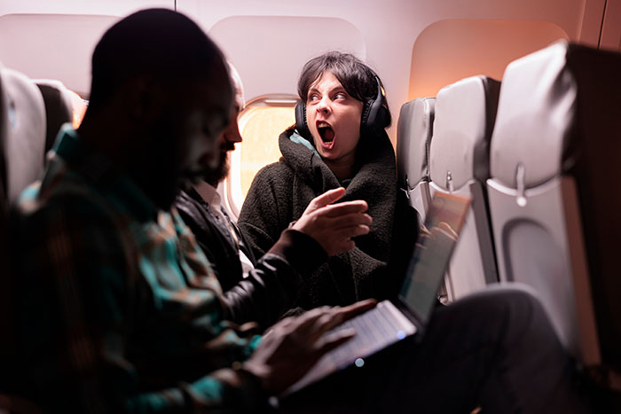 Woman Physically Stops Stranger From Reclining On An Overnight Flight, Throws A Tantrum Woman Physically Stops Stranger From Reclining On An Overnight Flight, Throws A Tantrum