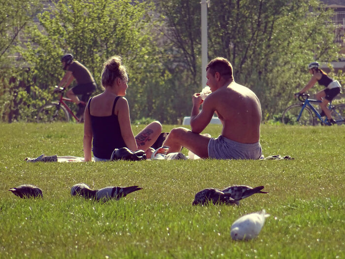 Popular Trend Becoming A Habit Among Celebrity Couples, But Doctor Says It Comes With Overlooked Health Risks Popular Trend Becoming A Habit Among Celebrity Couples, But Doctor Says It Comes With Overlooked Health Risks