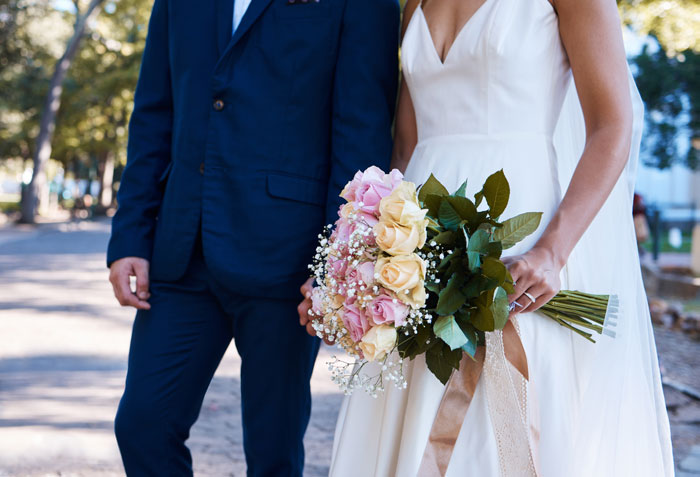 Couple Finds Out They Wore The Wrong Color To A Wedding: “An Idea From TikTok” Couple Finds Out They Wore The Wrong Color To A Wedding: “An Idea From TikTok”