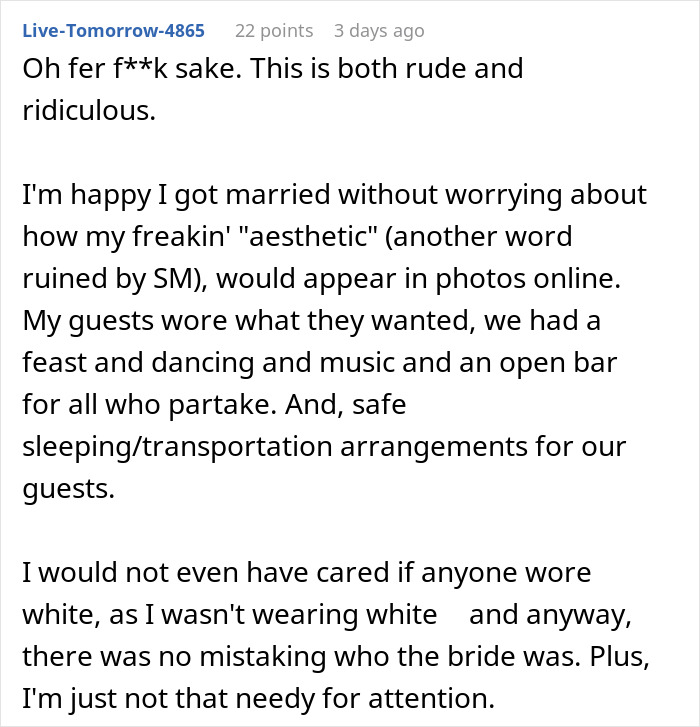 Couple Finds Out They Wore The Wrong Color To A Wedding: “An Idea From TikTok” Couple Finds Out They Wore The Wrong Color To A Wedding: “An Idea From TikTok”