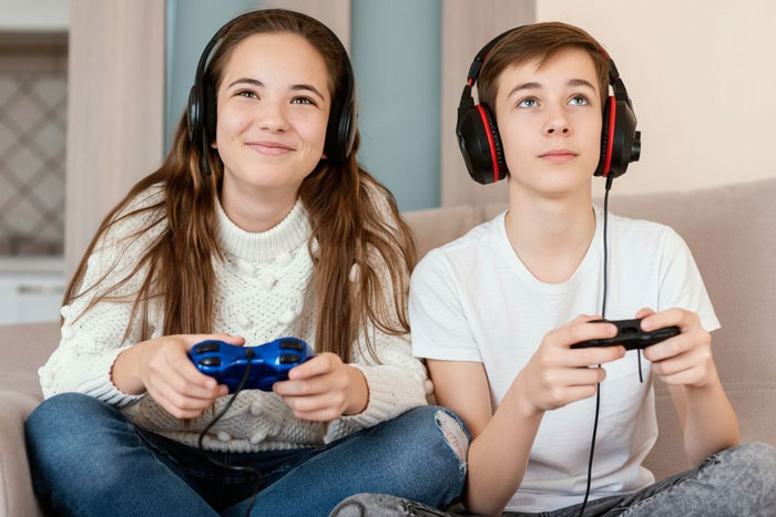 Bro Can’t Pause His PS4 For Sister’s 18th Birthday, She Permanently Pauses 3 Of His Favorite Games Bro Can’t Pause His PS4 For Sister’s 18th Birthday, She Permanently Pauses 3 Of His Favorite Games