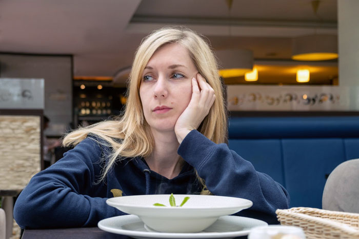 Man Expects A Free Steak And Lobster Dinner For GF, Explodes When Offered Frozen Meal Instead Man Expects A Free Steak And Lobster Dinner For GF, Explodes When Offered Frozen Meal Instead