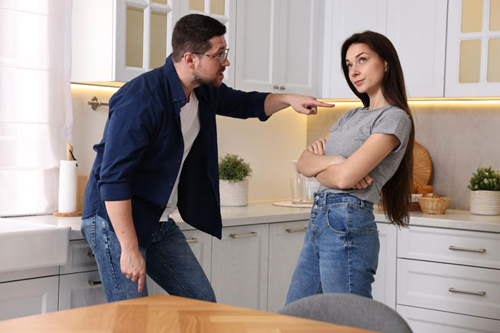 Man Expects A Free Steak And Lobster Dinner For GF, Explodes When Offered Frozen Meal Instead Man Expects A Free Steak And Lobster Dinner For GF, Explodes When Offered Frozen Meal Instead