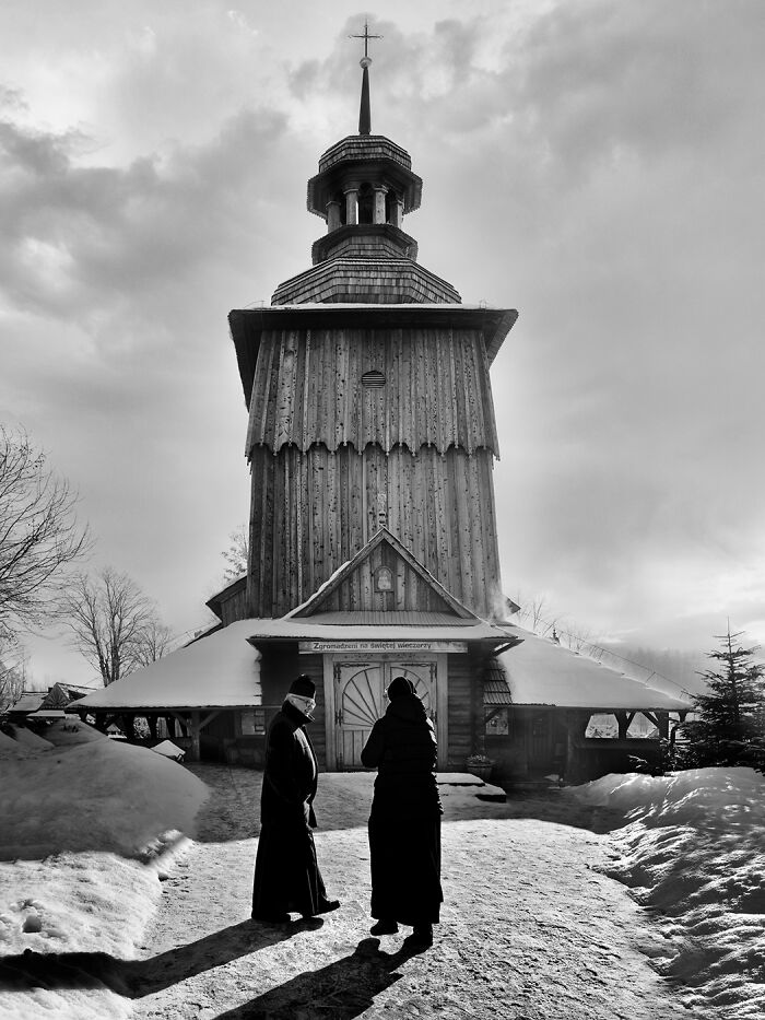 Oliver Klink’s ‘Where The Earth Remembers’ Captures Europe’s Vanishing Rural Traditions (19 Pics) Oliver Klink’s ‘Where The Earth Remembers’ Captures Europe’s Vanishing Rural Traditions (19 Pics)