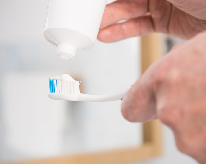 People Are Swapping Toothpaste For African Twig In Search Of A White Smile, Experts Reveal The Truth People Are Swapping Toothpaste For African Twig In Search Of A White Smile, Experts Reveal The Truth