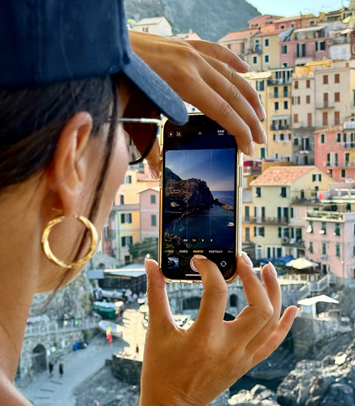 Influencer Exposes The Five “Biggest Mistakes” American Tourists Make With Their Outfits In Europe Influencer Exposes The Five “Biggest Mistakes” American Tourists Make With Their Outfits In Europe
