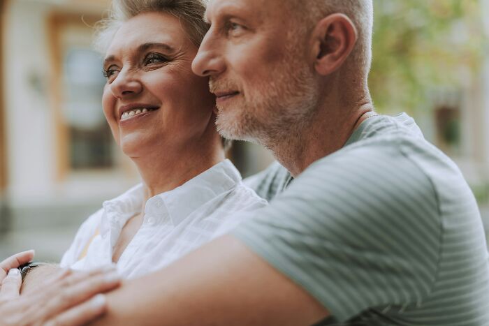 &ldquo;Never Again&rdquo;: 42 People Discuss Whether Or Not They Regret Their Age-Gap Relationships