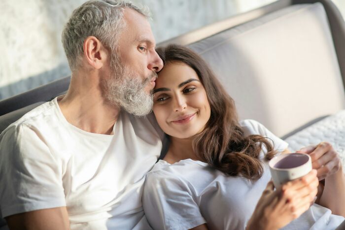 &ldquo;Never Again&rdquo;: 42 People Discuss Whether Or Not They Regret Their Age-Gap Relationships