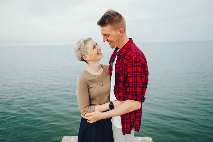 &ldquo;Never Again&rdquo;: 42 People Discuss Whether Or Not They Regret Their Age-Gap Relationships