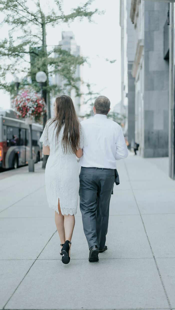 &ldquo;Never Again&rdquo;: 42 People Discuss Whether Or Not They Regret Their Age-Gap Relationships