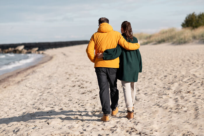 &ldquo;Never Again&rdquo;: 42 People Discuss Whether Or Not They Regret Their Age-Gap Relationships