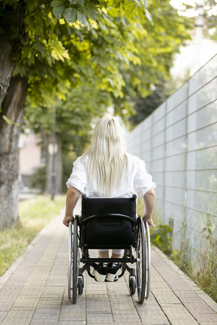 &ldquo;Never Again&rdquo;: 42 People Discuss Whether Or Not They Regret Their Age-Gap Relationships