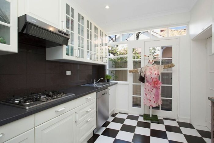 82 Unhinged Real Estate Listings That Were More Of A Warning Than An Invitation 82 Unhinged Real Estate Listings That Were More Of A Warning Than An Invitation