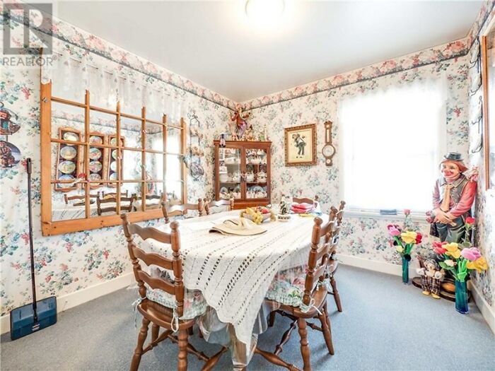 82 Unhinged Real Estate Listings That Were More Of A Warning Than An Invitation 82 Unhinged Real Estate Listings That Were More Of A Warning Than An Invitation