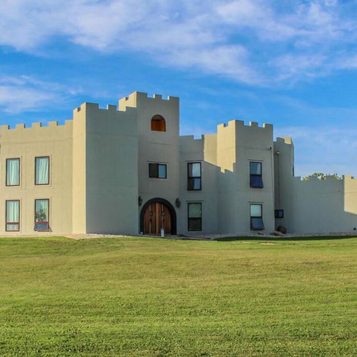 82 Unhinged Real Estate Listings That Were More Of A Warning Than An Invitation 82 Unhinged Real Estate Listings That Were More Of A Warning Than An Invitation