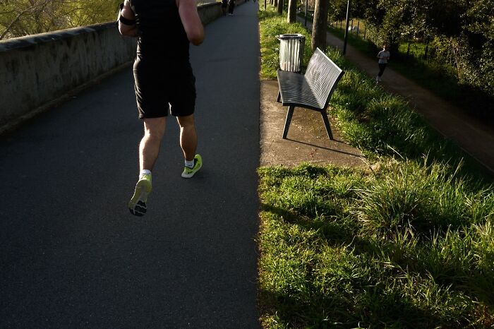 35 Perfectly Timed Street Photos By This Artist That Reveal Extraordinary Moments Hidden In Everyday Life 35 Perfectly Timed Street Photos By This Artist That Reveal Extraordinary Moments Hidden In Everyday Life