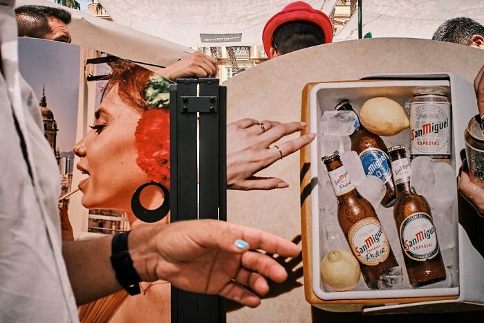 35 Perfectly Timed Street Photos By This Artist That Reveal Extraordinary Moments Hidden In Everyday Life 35 Perfectly Timed Street Photos By This Artist That Reveal Extraordinary Moments Hidden In Everyday Life