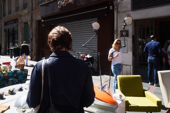 35 Perfectly Timed Street Photos By This Artist That Reveal Extraordinary Moments Hidden In Everyday Life 35 Perfectly Timed Street Photos By This Artist That Reveal Extraordinary Moments Hidden In Everyday Life