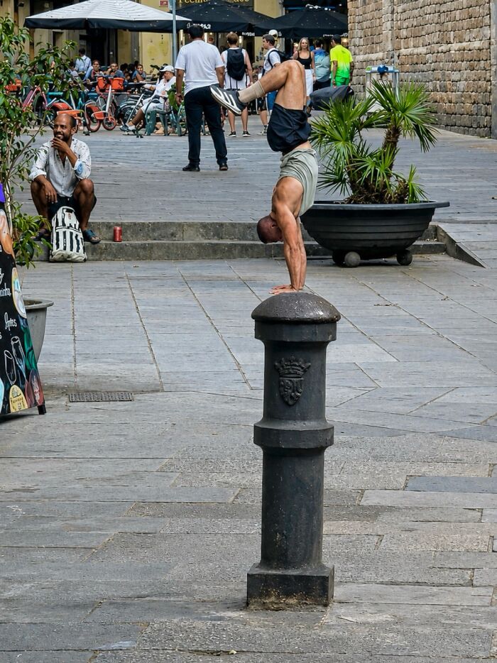 This Photographer Captures Perfectly Timed Coincidences On The Streets Of Barcelona (77 Pics) This Photographer Captures Perfectly Timed Coincidences On The Streets Of Barcelona (77 Pics)