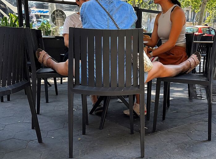 This Photographer Captures Perfectly Timed Coincidences On The Streets Of Barcelona (77 Pics) This Photographer Captures Perfectly Timed Coincidences On The Streets Of Barcelona (77 Pics)