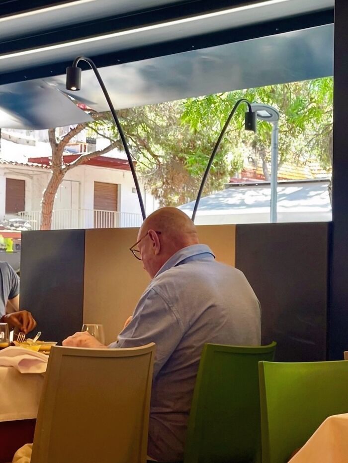 This Photographer Captures Perfectly Timed Coincidences On The Streets Of Barcelona (77 Pics) This Photographer Captures Perfectly Timed Coincidences On The Streets Of Barcelona (77 Pics)