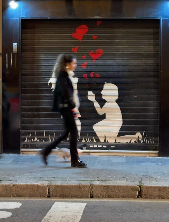 This Photographer Captures Perfectly Timed Coincidences On The Streets Of Barcelona (77 Pics) This Photographer Captures Perfectly Timed Coincidences On The Streets Of Barcelona (77 Pics)