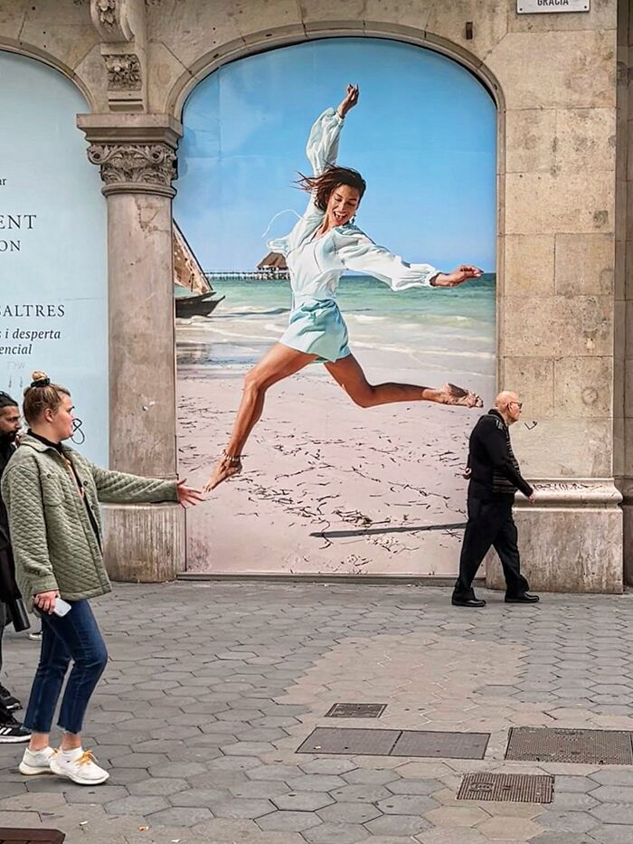 This Photographer Captures Perfectly Timed Coincidences On The Streets Of Barcelona (77 Pics) This Photographer Captures Perfectly Timed Coincidences On The Streets Of Barcelona (77 Pics)