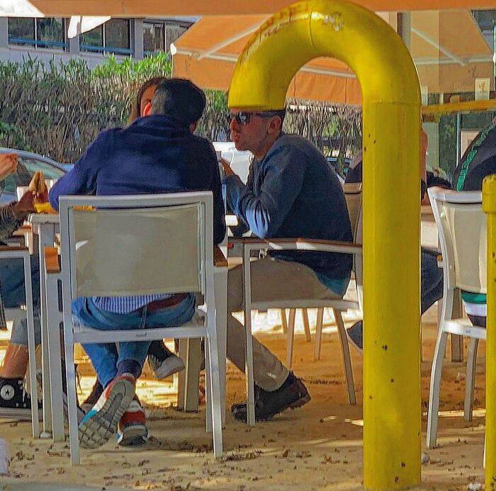 This Photographer Captures Perfectly Timed Coincidences On The Streets Of Barcelona (77 Pics) This Photographer Captures Perfectly Timed Coincidences On The Streets Of Barcelona (77 Pics)
